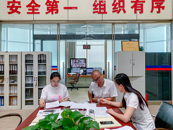 6月20日，運(yùn)行指揮中心協(xié)同各保障單位組織開展了2019年大面積航班延誤應(yīng)急處置演練。.png